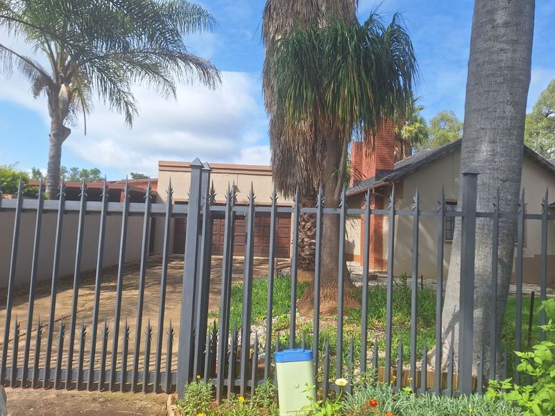 House For Sale in Cullinan Central - Photo 4