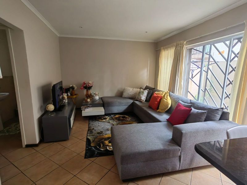 Townhouse For Sale in Pretoria North - Photo 7