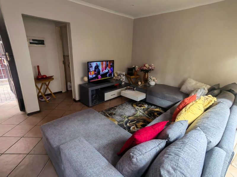 Townhouse For Sale in Pretoria North - Photo 6