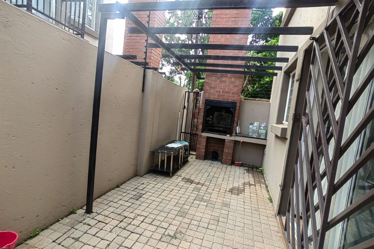 Townhouse For Sale in Pretoria North - Photo 3