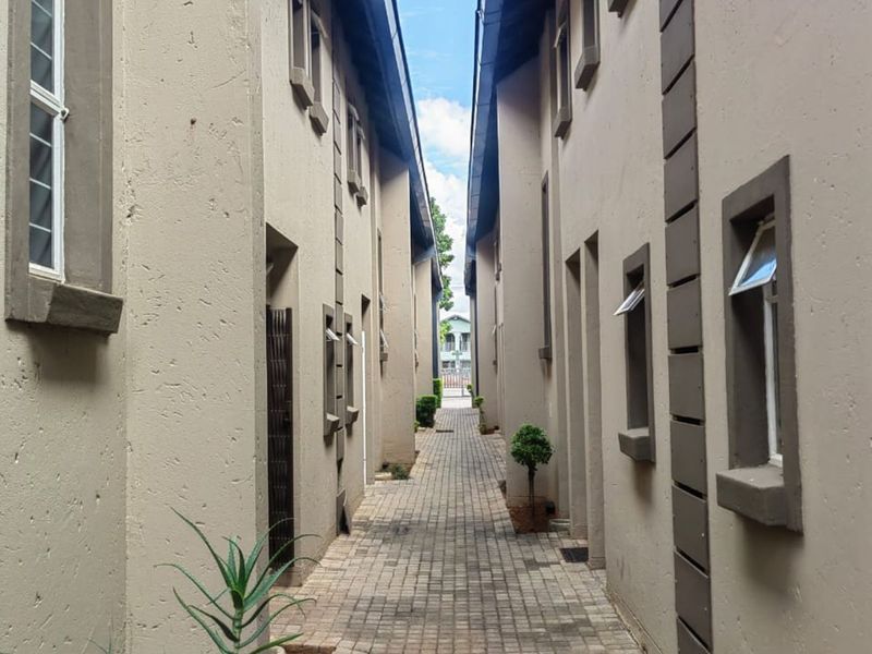 Townhouse For Sale in Pretoria North - Photo 4