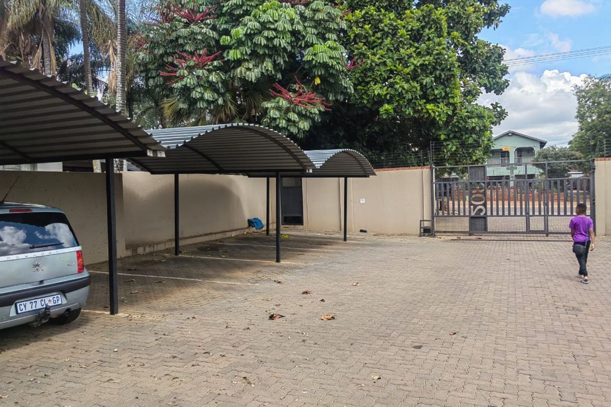 Townhouse For Sale in Pretoria North - Photo 5