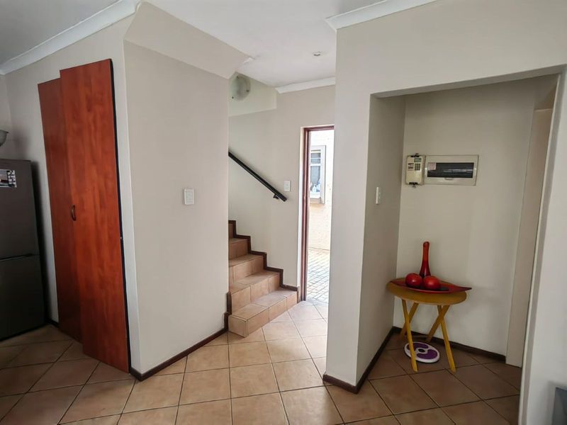 Townhouse For Sale in Pretoria North - Photo 2