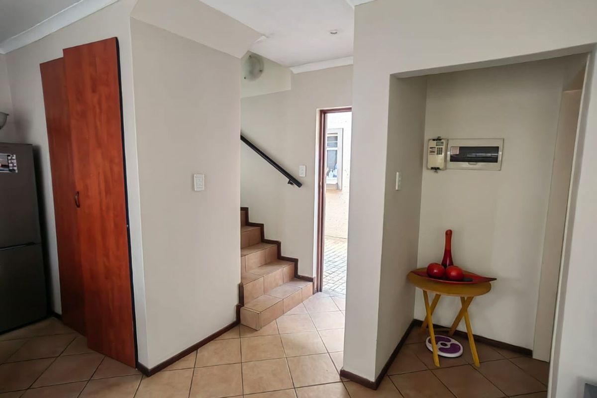 Townhouse For Sale in Pretoria North - Photo 2