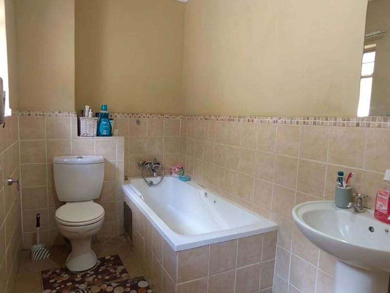 Townhouse For Sale in Pretoria North - Photo 10