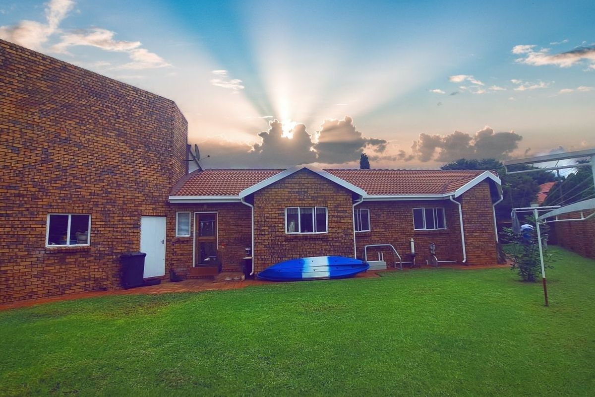 House For Sale in Eldoraigne - Photo 3