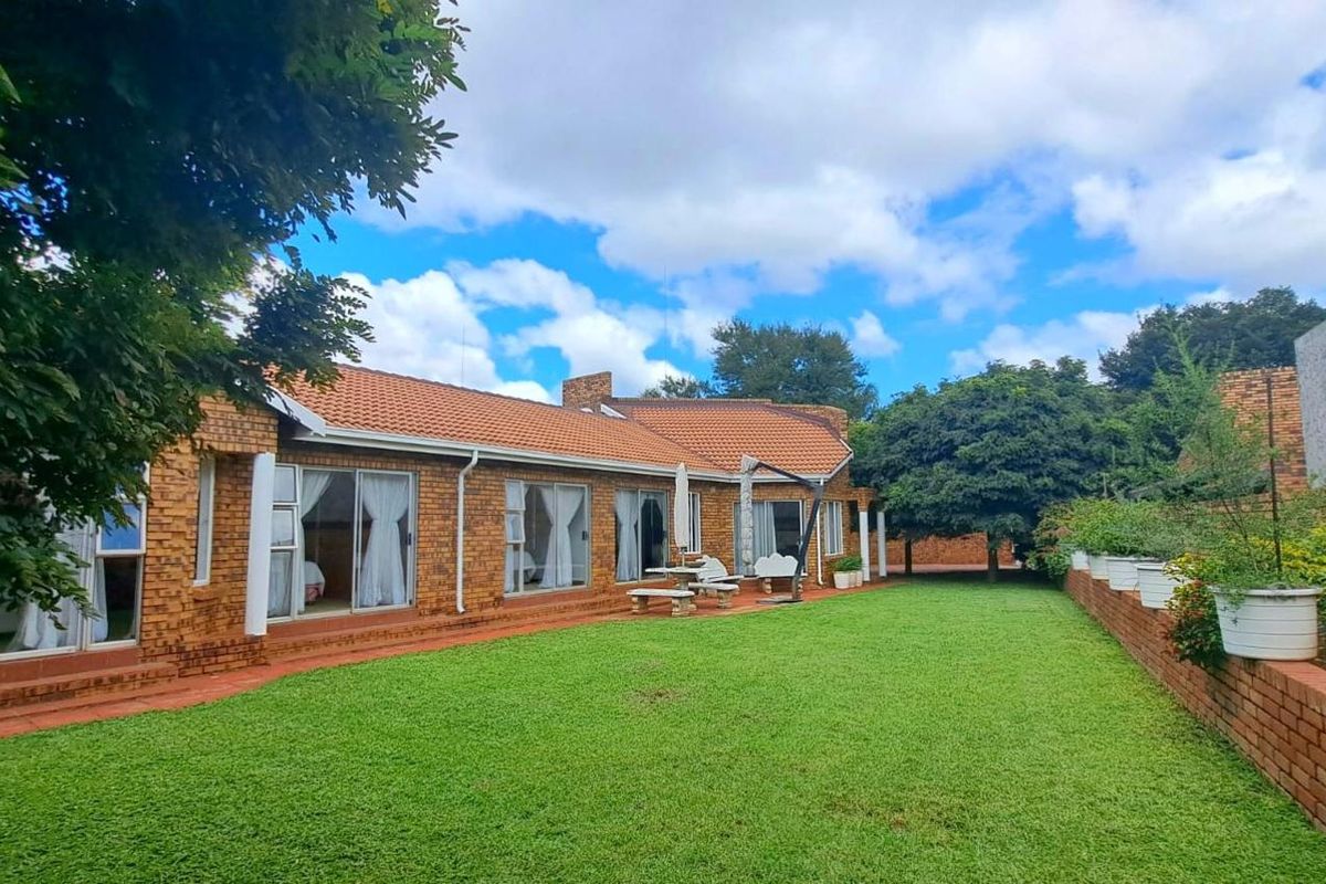 House For Sale in Eldoraigne - Photo 2