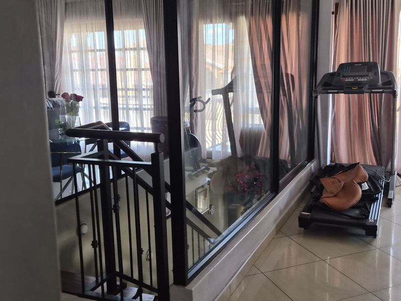 House For Sale in Ivy Park - Photo 10