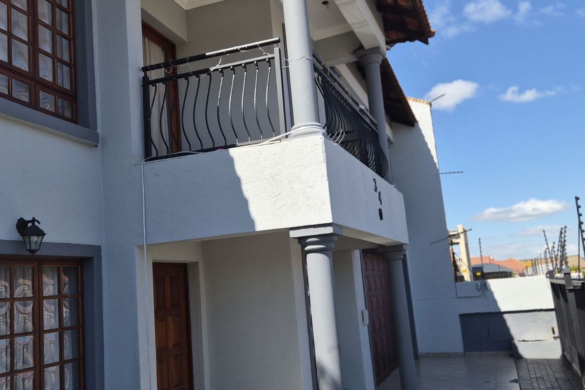 House For Sale in Ivy Park - Photo 2