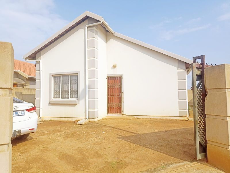 House For Sale in Buhle Park - Photo 2
