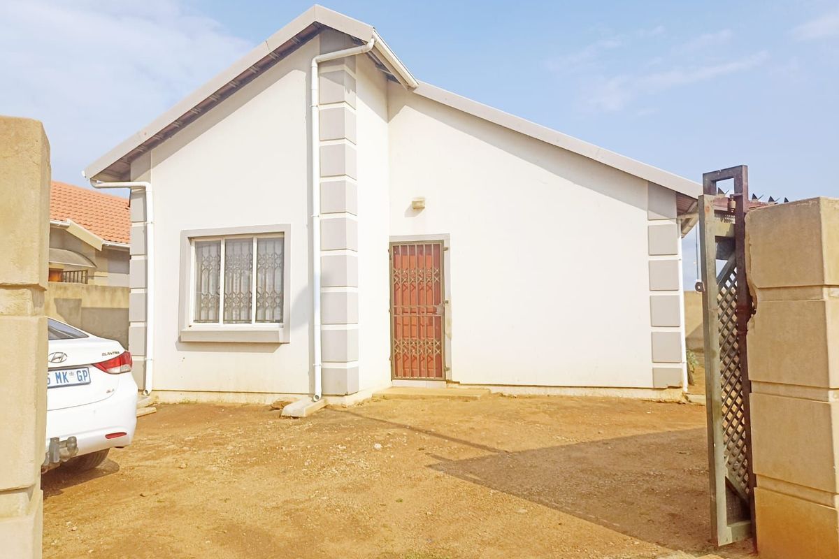 House For Sale in Buhle Park - Photo 2
