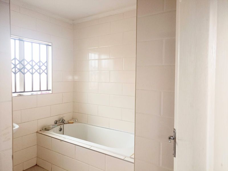 House For Sale in Buhle Park - Photo 10