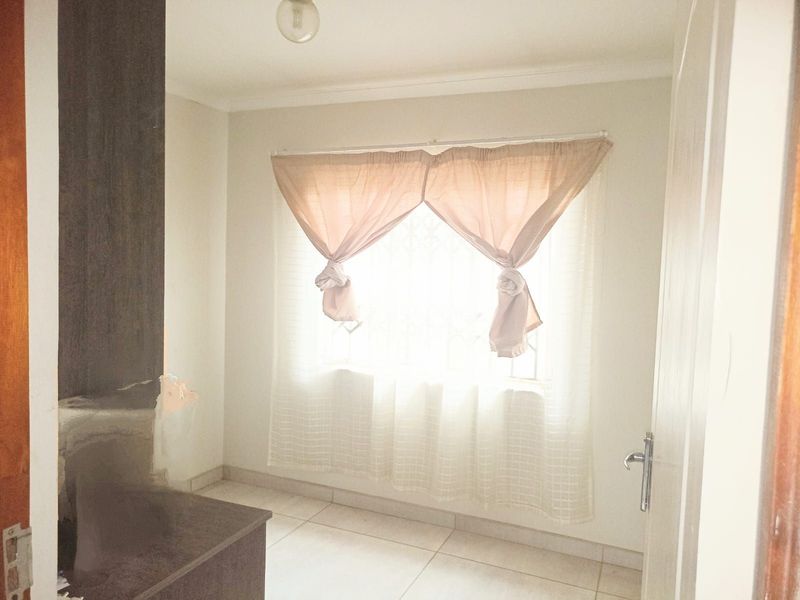 House For Sale in Buhle Park - Photo 9
