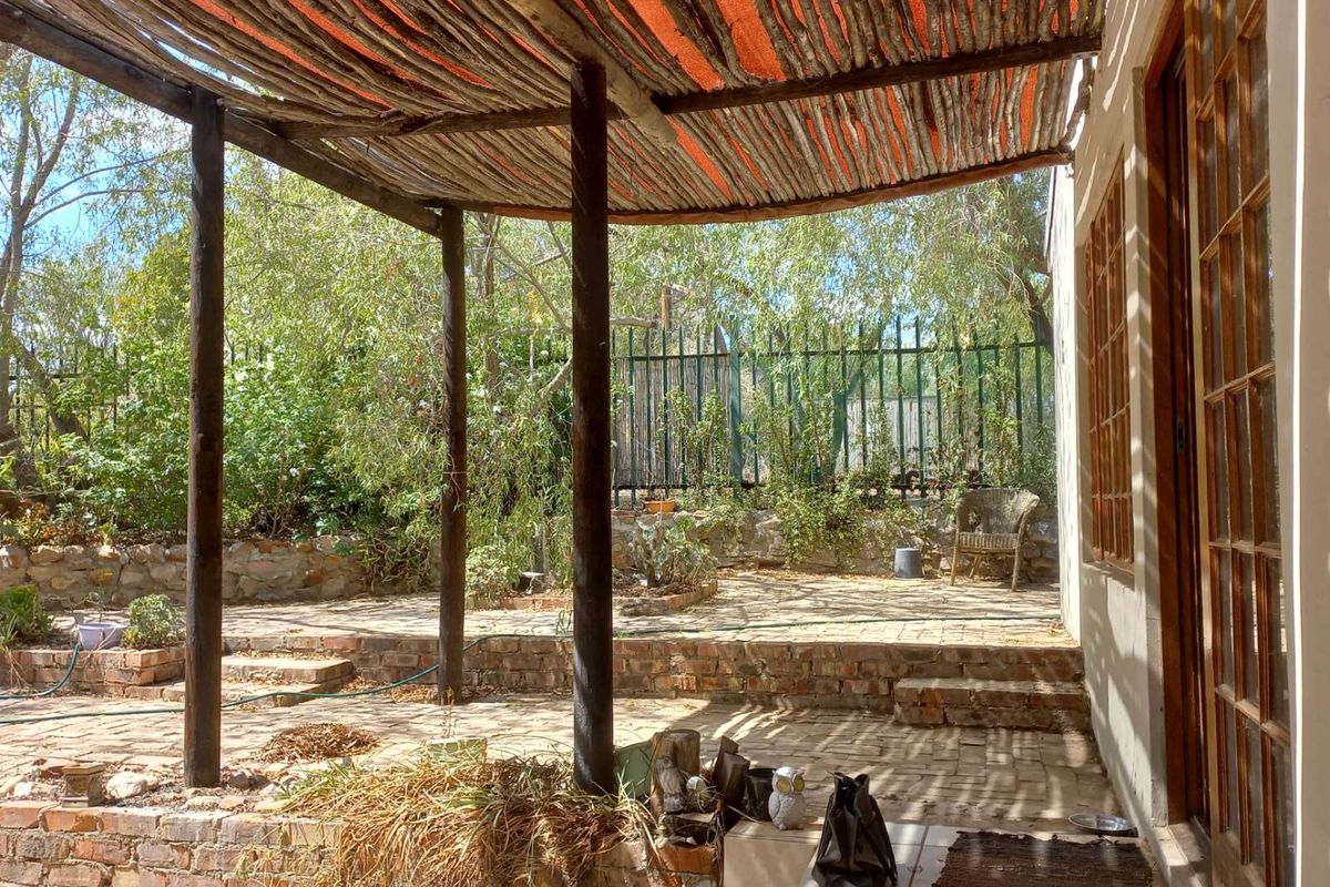 House For Sale in Calitzdorp Central - Photo 2