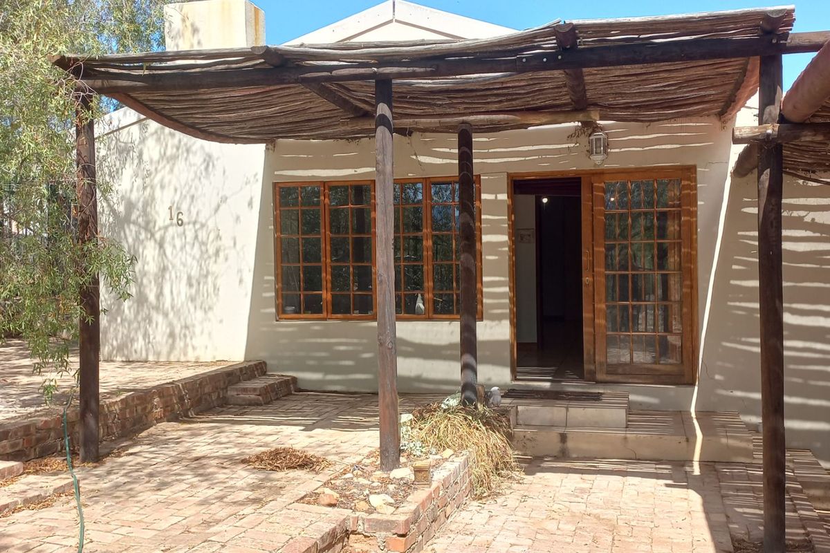 House For Sale in Calitzdorp Central - Photo 3