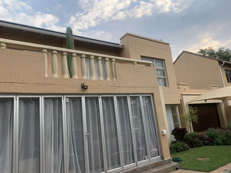 House For Sale in Sunninghill - Photo 4
