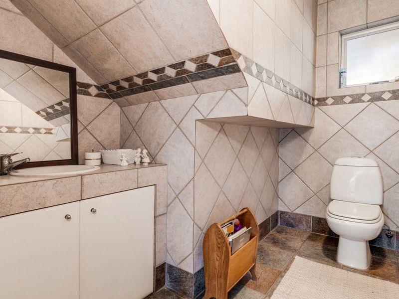 House For Sale in Sunninghill - Photo 6