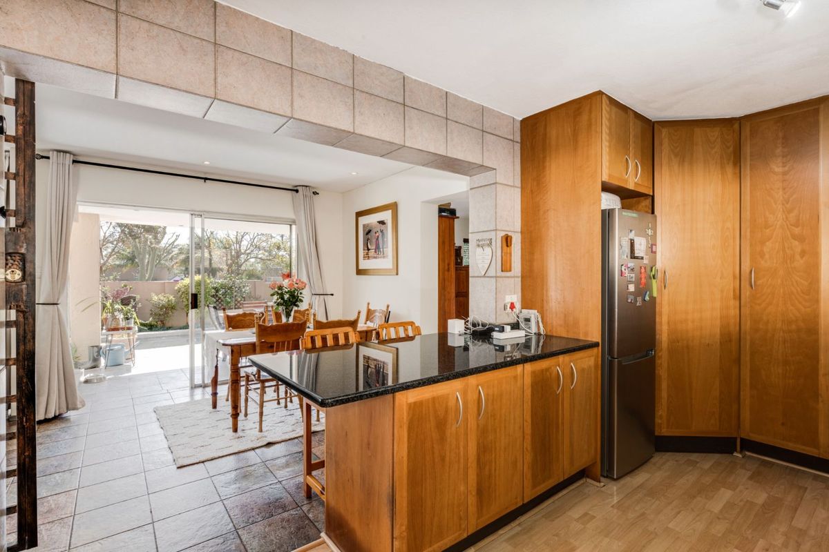 House For Sale in Sunninghill - Photo 3