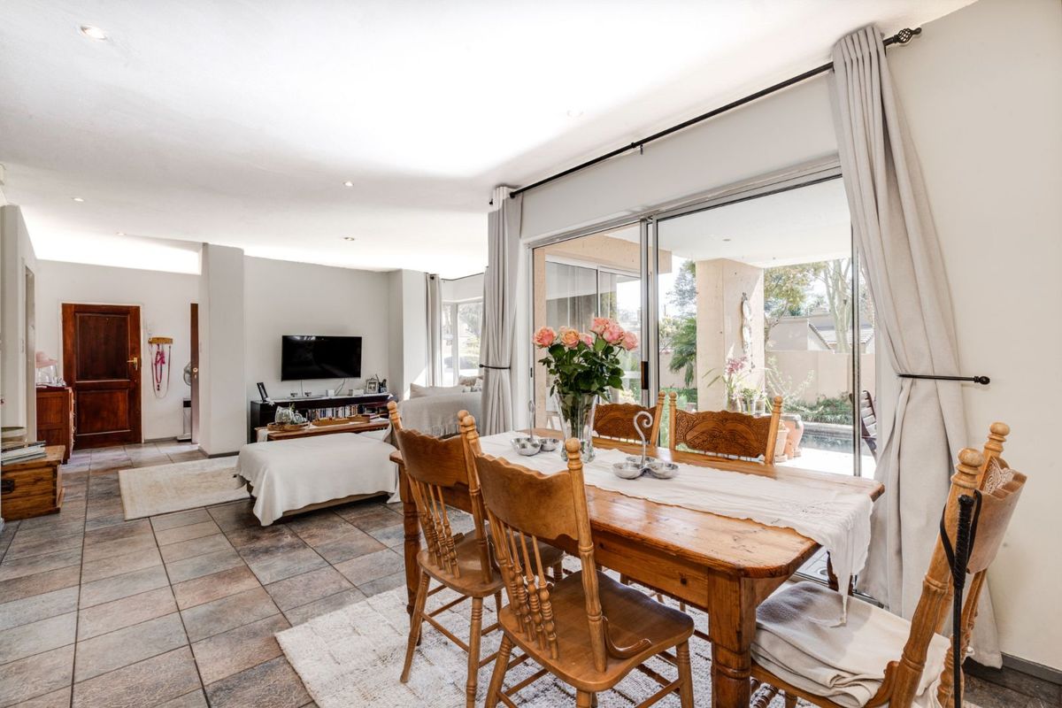 House For Sale in Sunninghill - Photo 5