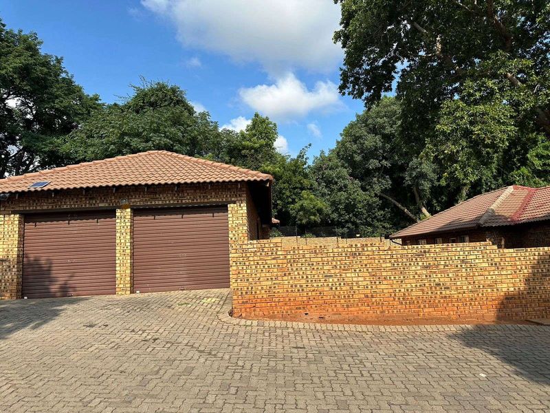 Townhouse For Sale in Amandasig - Photo 1
