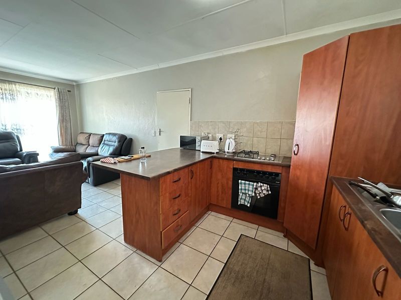 Townhouse For Sale in Amandasig - Photo 5