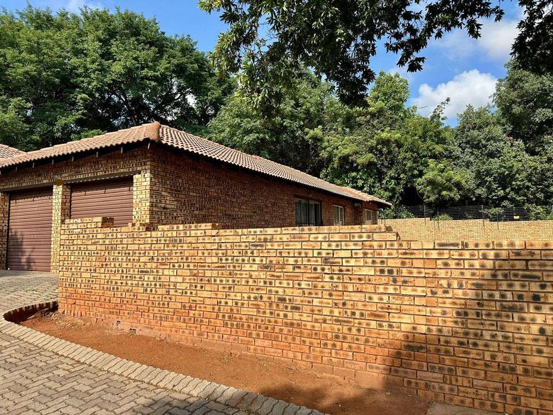 Townhouse For Sale in Amandasig - Photo 2