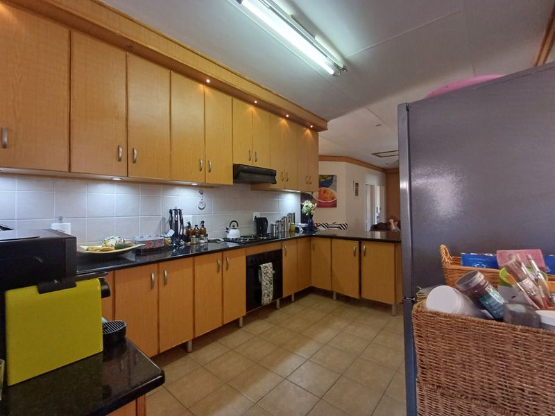 Townhouse For Sale in Doringkruin - Photo 8