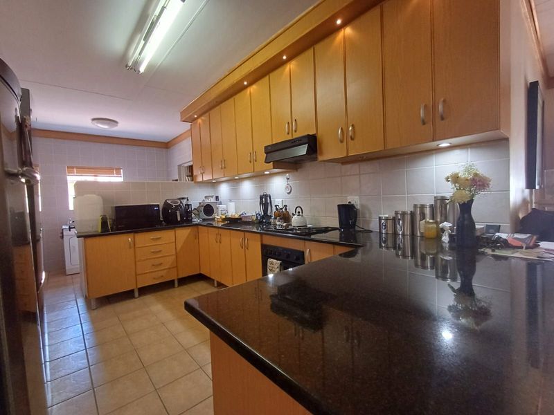 Townhouse For Sale in Doringkruin - Photo 7