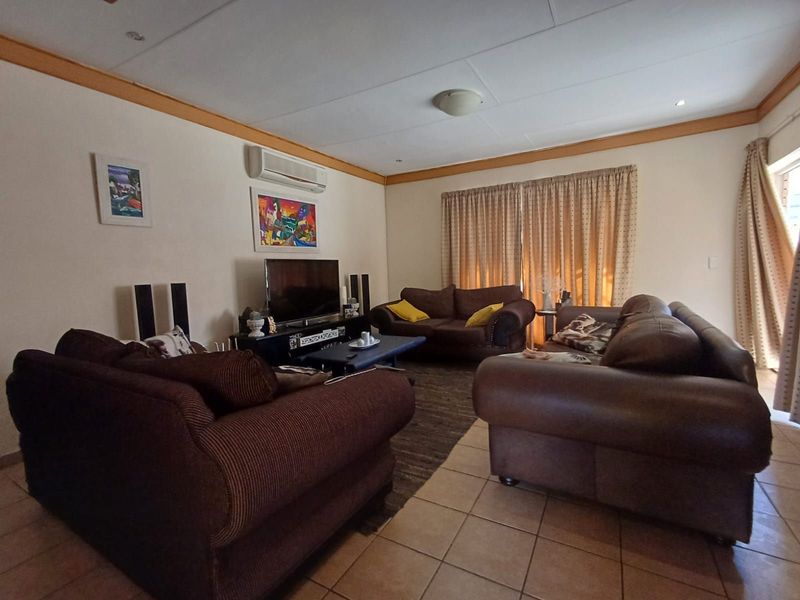 Townhouse For Sale in Doringkruin - Photo 6