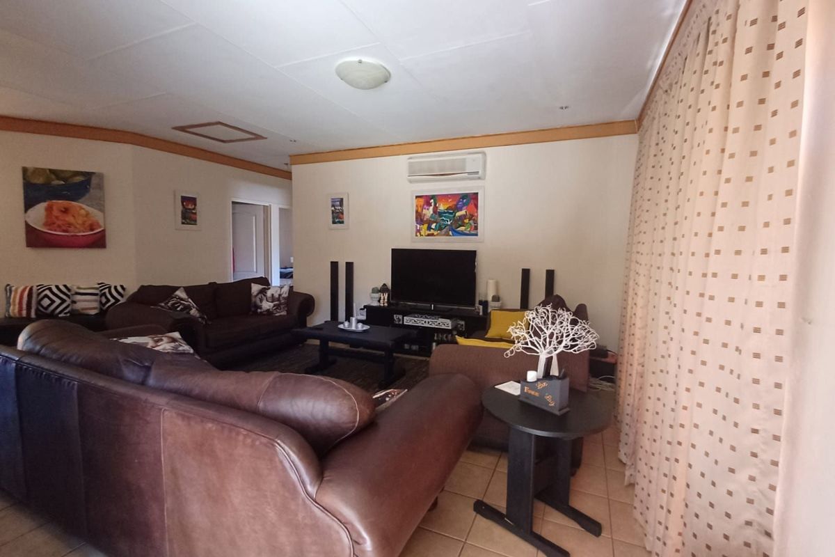 Townhouse For Sale in Doringkruin - Photo 5