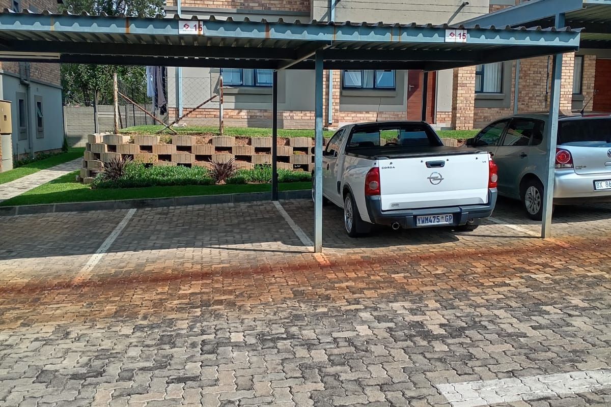 Townhouse For Sale in Whiteridge - Photo 4