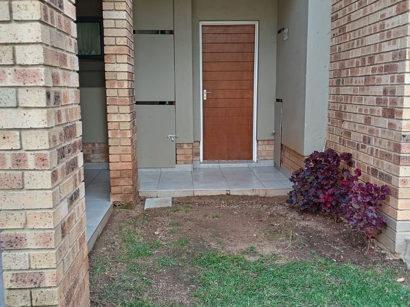 Townhouse For Sale in Whiteridge - Photo 10
