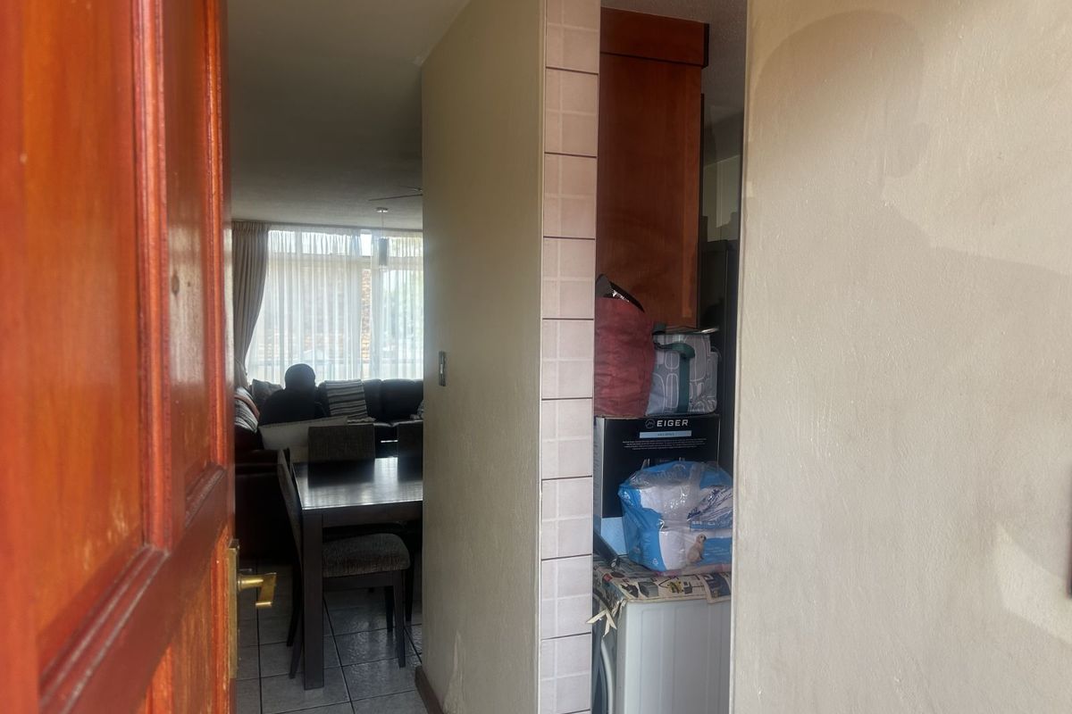 Apartment For Sale in Pretoria North - Photo 2