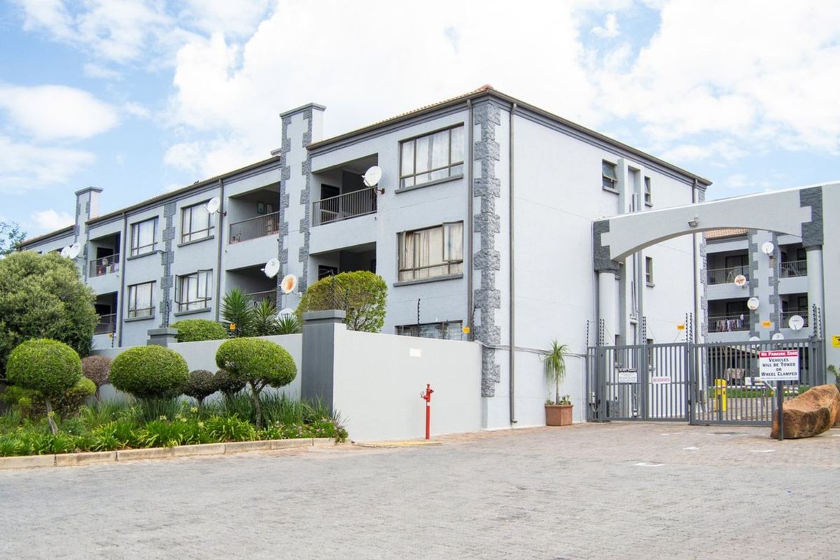 Apartment For Sale in Northgate - Photo 2