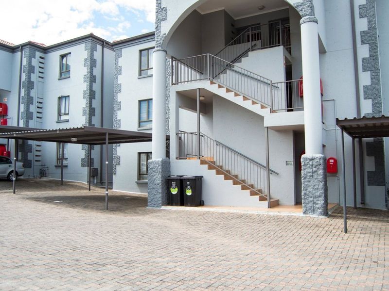 Apartment For Sale in Northgate - Photo 4