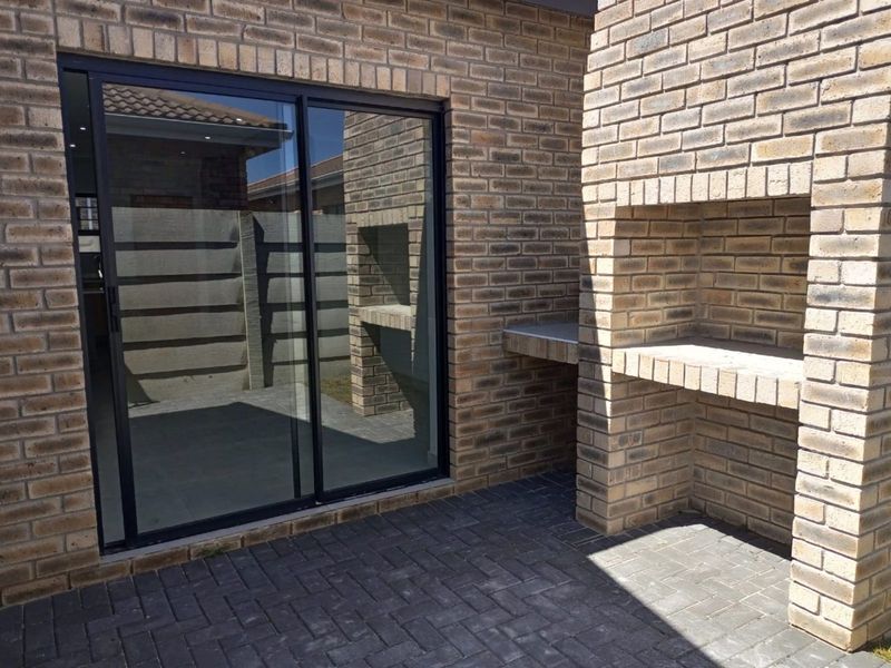 House For Sale in Fairview - Photo 4