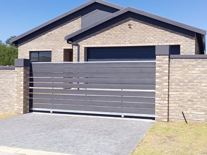 House For Sale in Fairview - Photo 3