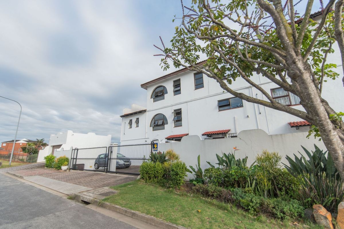 Townhouse For Sale in South End - Photo 2