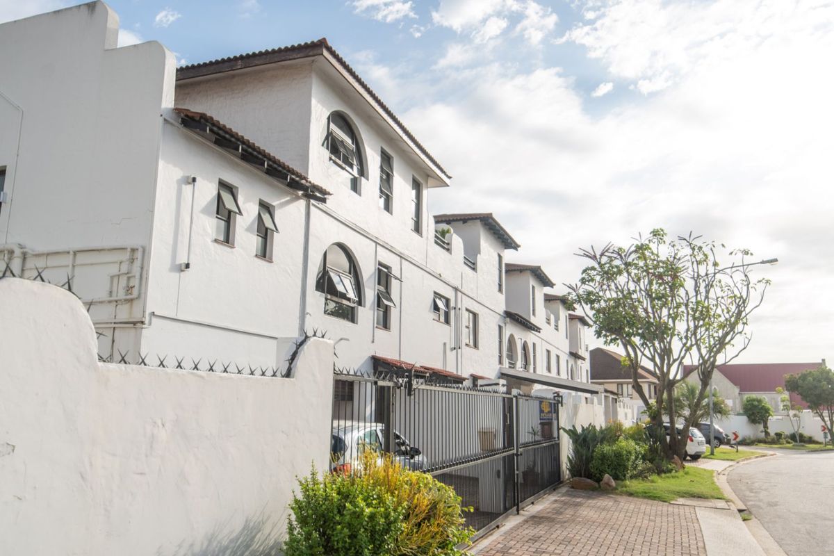 Townhouse For Sale in South End - Photo 3