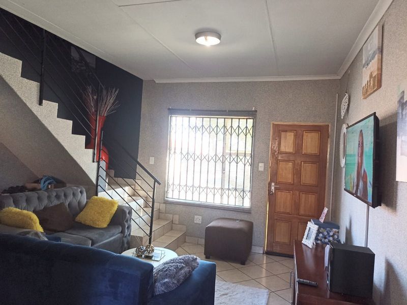 Townhouse For Sale in Dawn Park - Photo 4