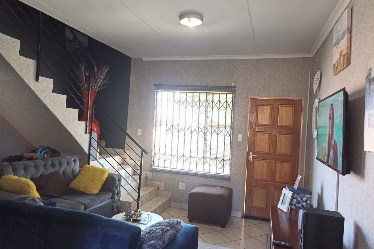 Townhouse For Sale in Dawn Park - Photo 4