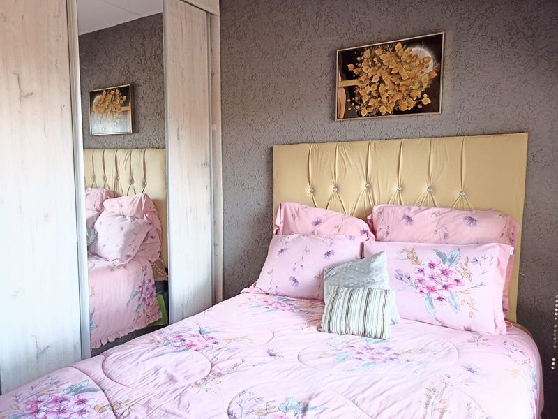 Townhouse For Sale in Dawn Park - Photo 2