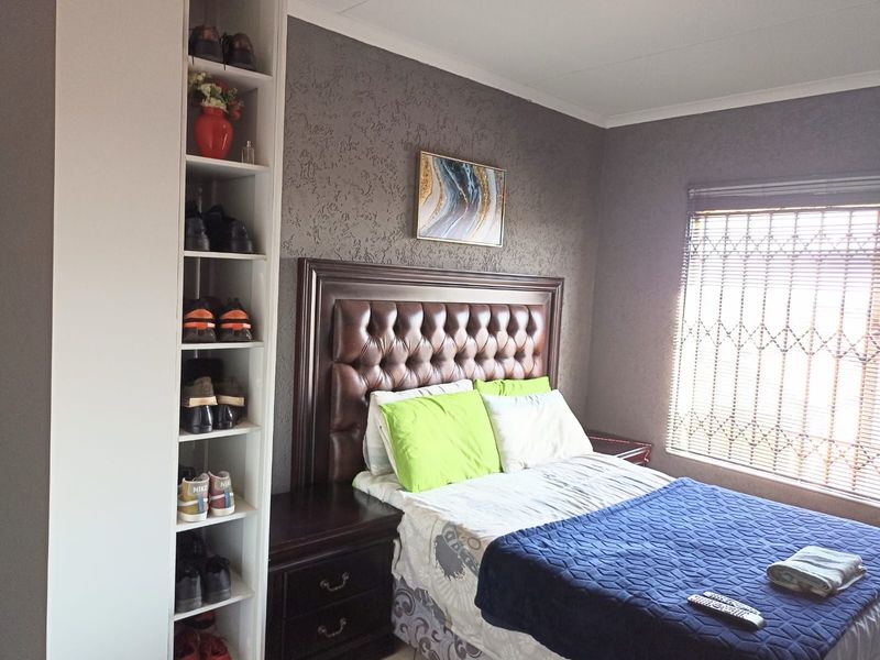 Townhouse For Sale in Dawn Park - Photo 9