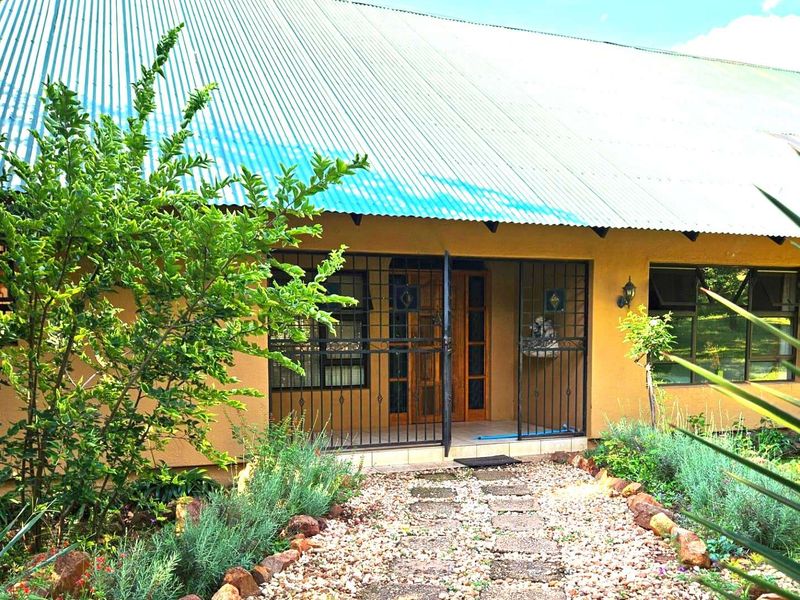 House For Sale in Lanseria - Photo 2