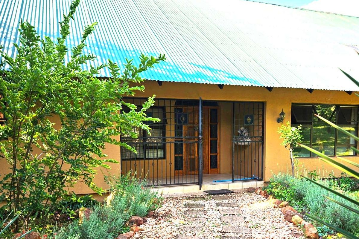 House For Sale in Lanseria - Photo 2