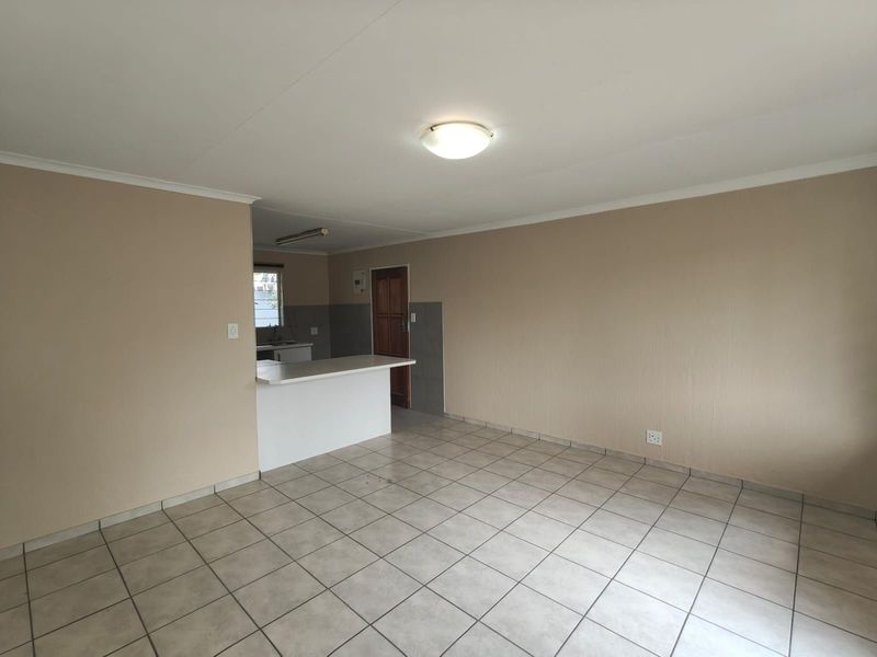 Townhouse To Rent in Northwold - Photo 4