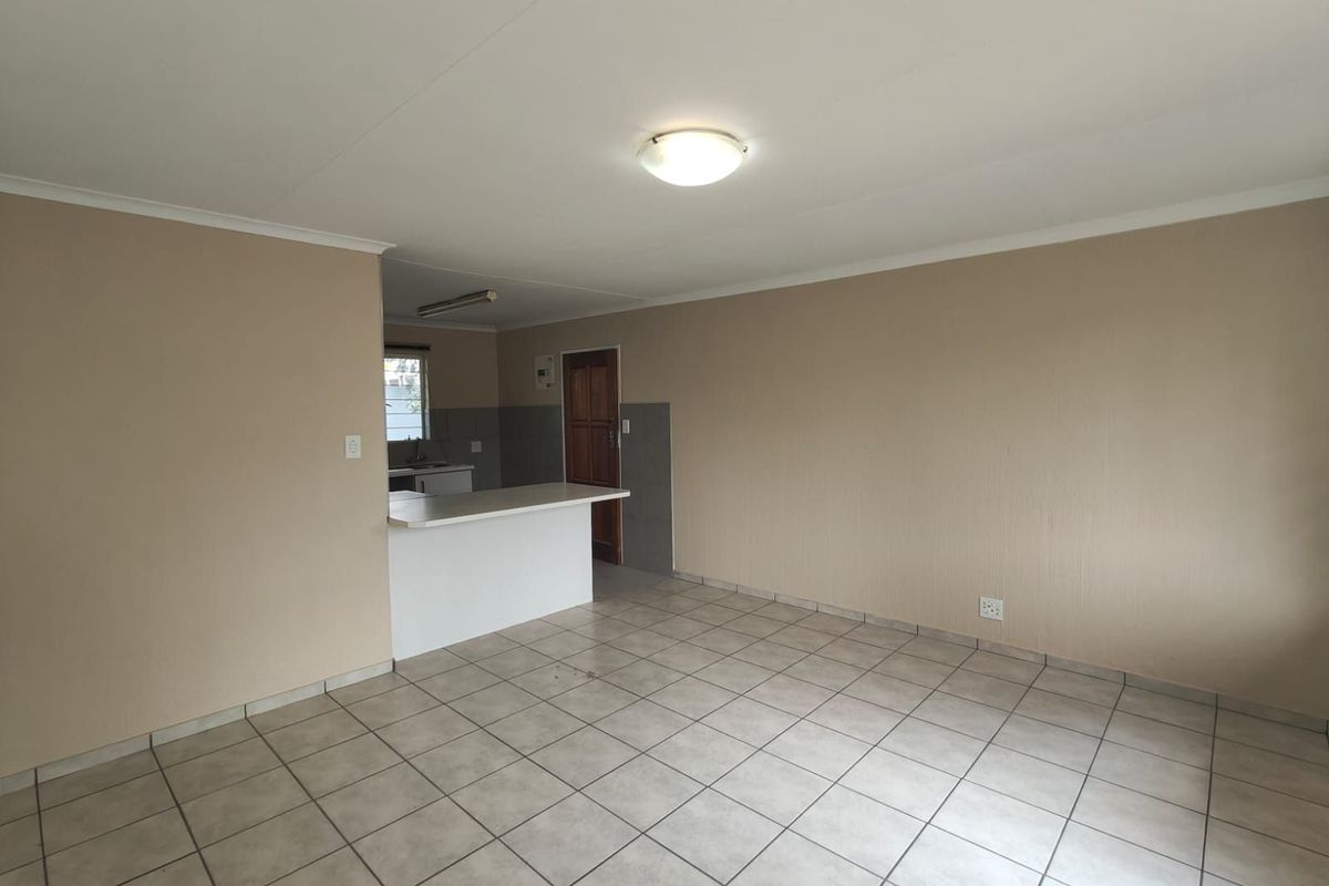 Townhouse To Rent in Northwold - Photo 4