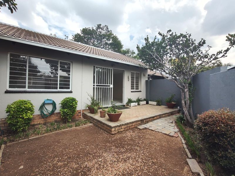 Townhouse To Rent in Northwold - Photo 2