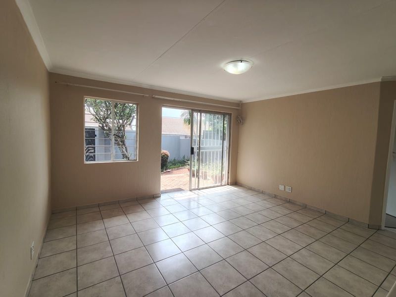 Townhouse To Rent in Northwold - Photo 6