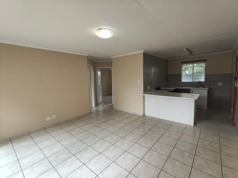 Townhouse To Rent in Northwold - Photo 5